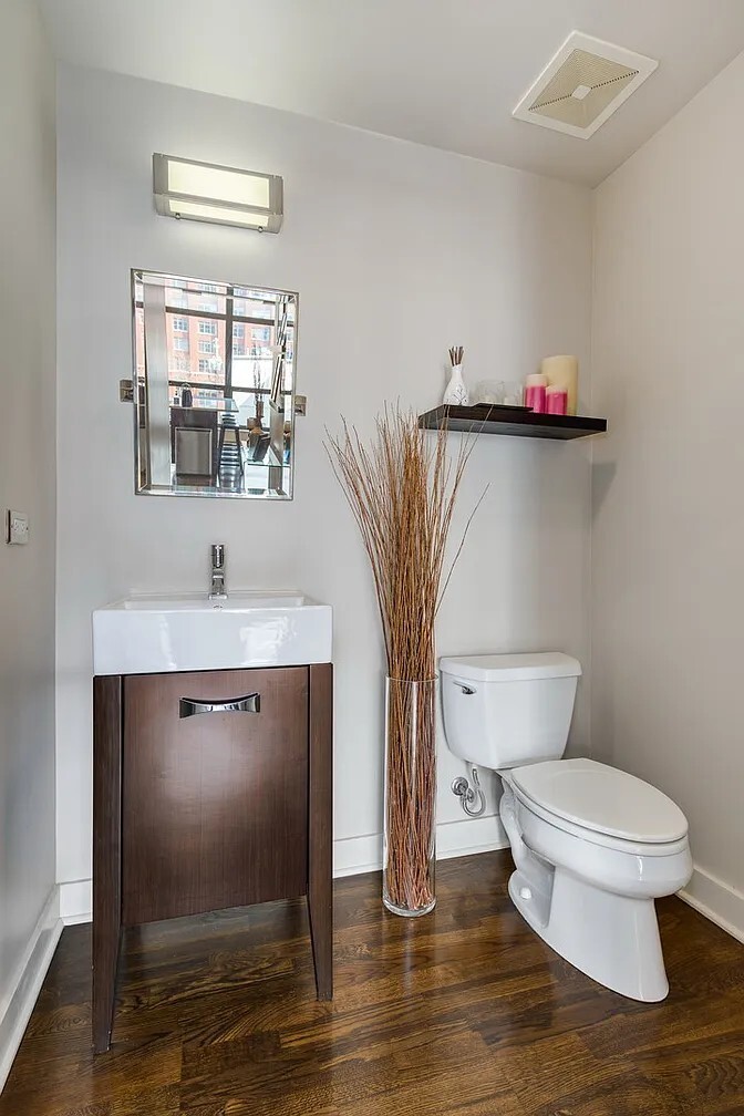 Half Bath - 23 N Green St