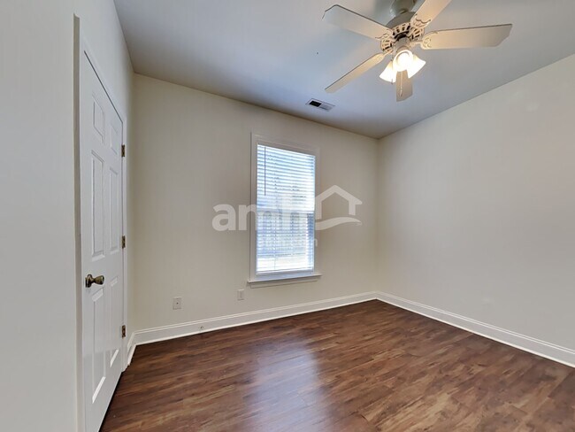 Building Photo - 213 White St