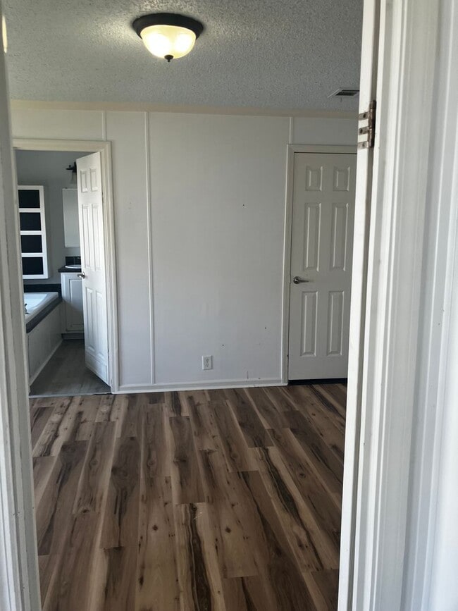 Building Photo - 3 Bedroom Trailer in New Iberia
