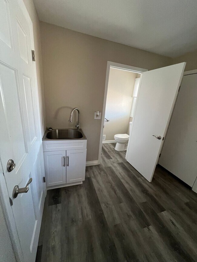 Building Photo - Modern 3-Bedroom, 1.5-Bath Home with Private Office & Large Patio