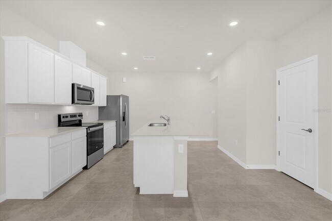 Building Photo - 16246 Merry Aly