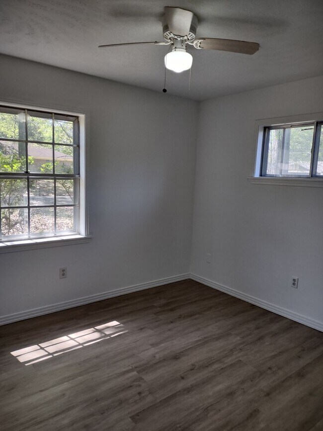 Building Photo - 2814 Teasley Dr