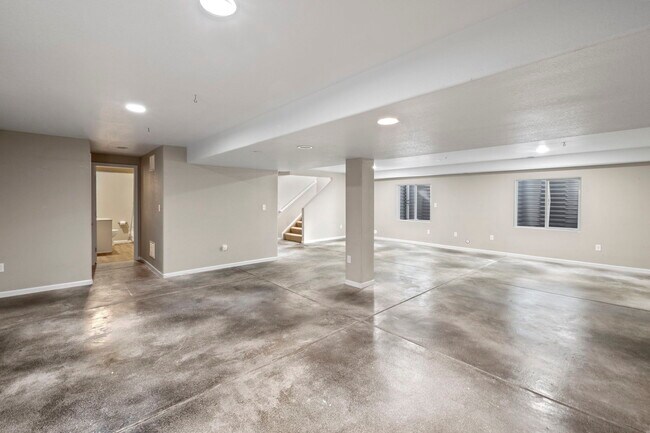 Building Photo - 626 Rolling Rock Point