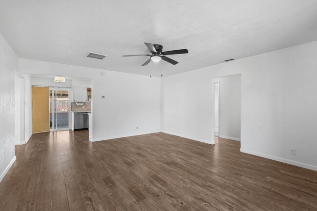 Building Photo - Beautiful Vacaville Home Near Parks, Schools & Shopping