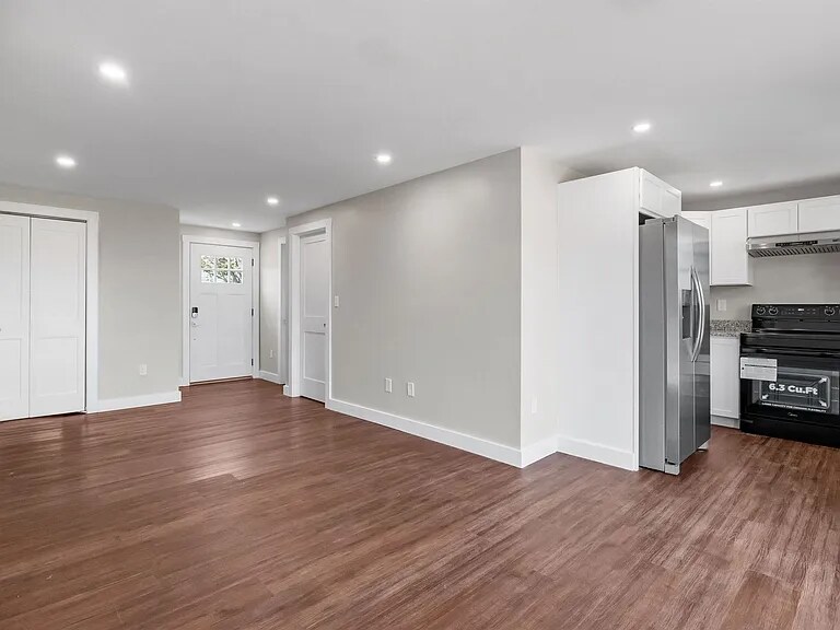 Building Photo - 84 Old Lake Shore Rd