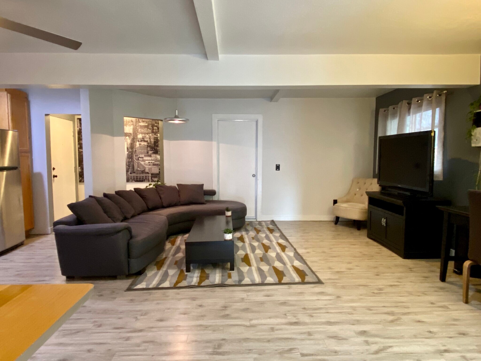 Building Photo - 1043 Sanborn Ave