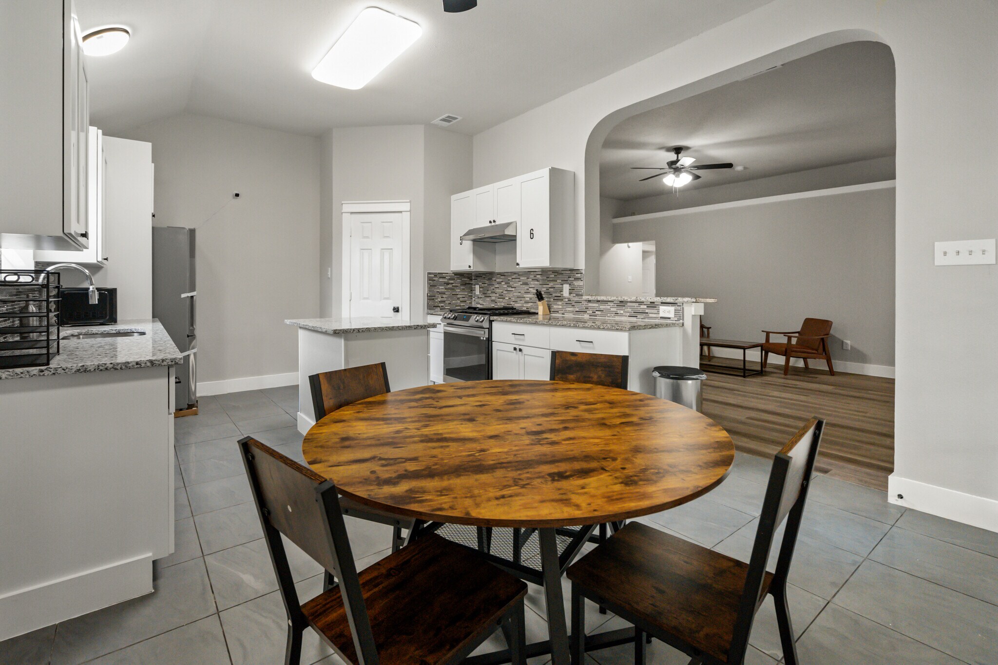 Building Photo - 6605 Gardenia Dr