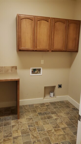 Building Photo - 638 W Cedar Pointe Way