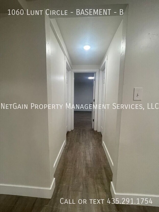 Building Photo - 1060 Lunt Cir