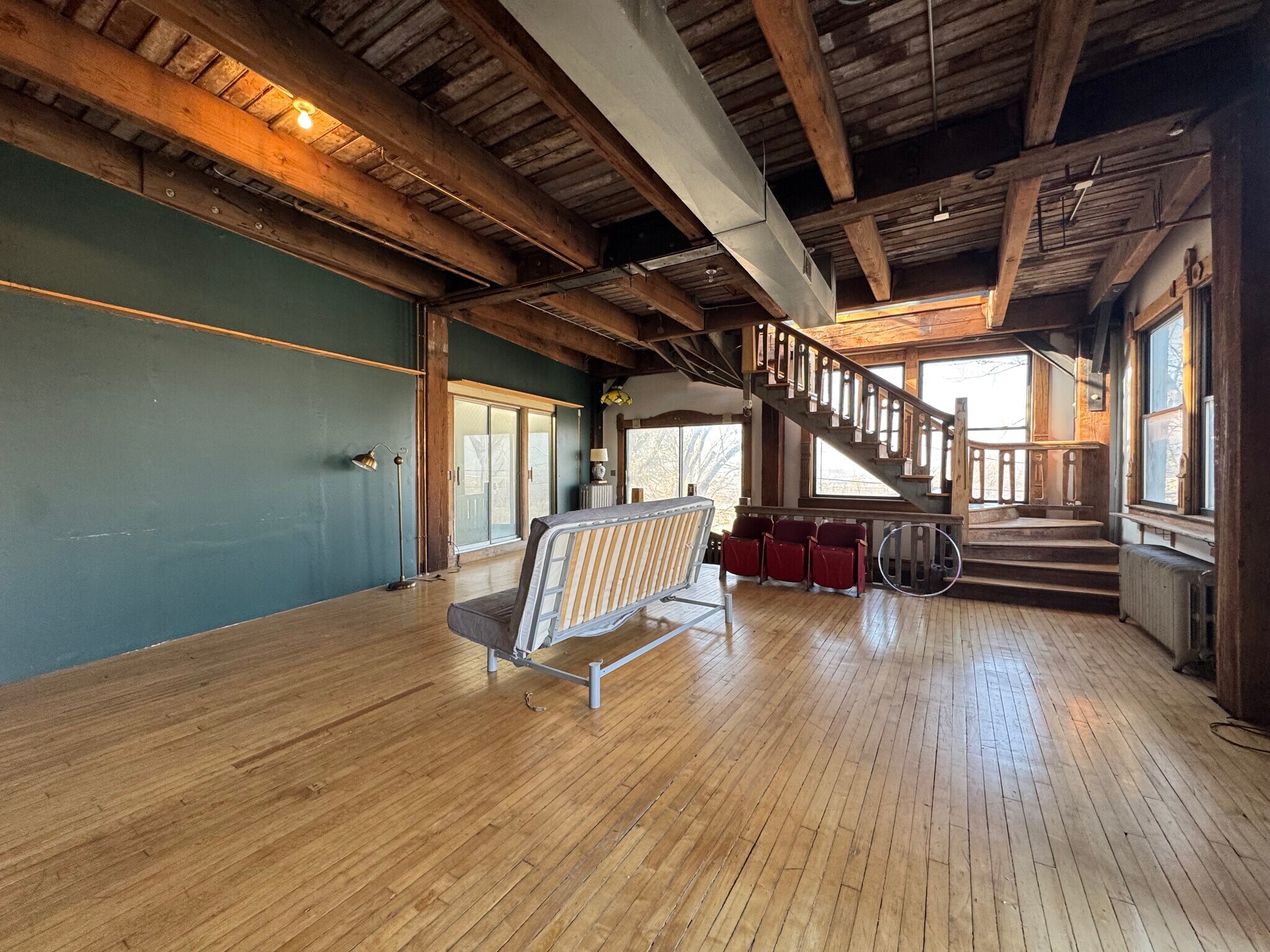 Building Photo - 915 W 16th St