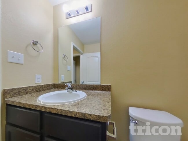 Building Photo - 2063 Sweet Lilac Dr