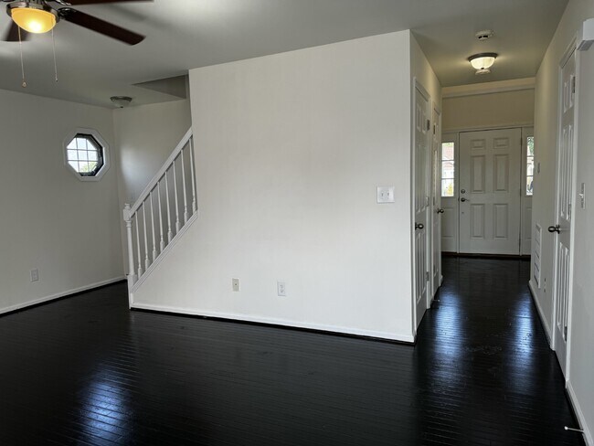 Building Photo - Charming 4 Bed, 2.5 Bath Home in Frederick...