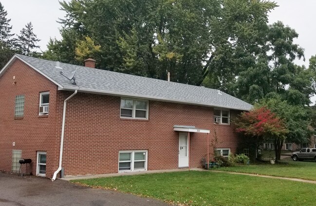 4 Plex Building - 220 3rd Ave SW