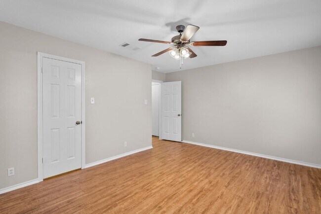 Building Photo - 905 Lodosa Dr
