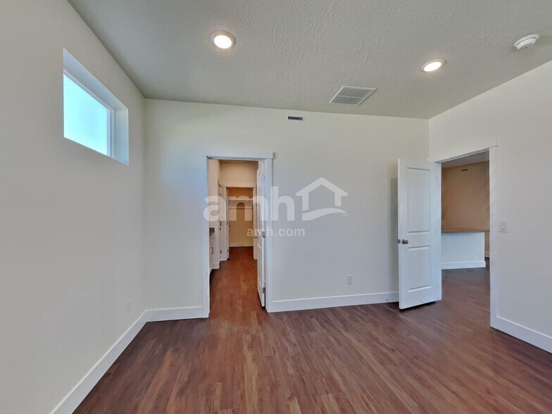 Building Photo - 2908 N Miami Ave