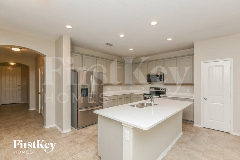 Building Photo - 6252 Outrigger Rd