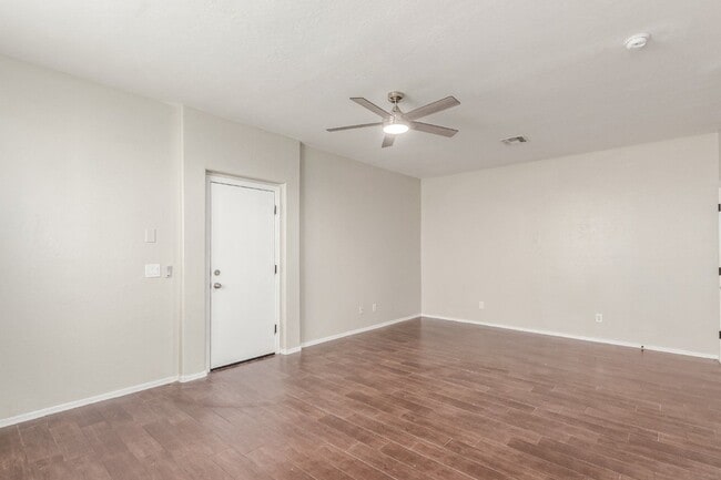 Building Photo - 3012 S 101st Dr