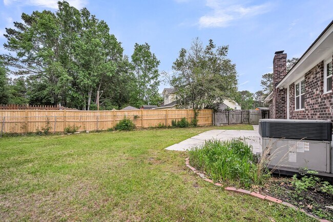 Building Photo - Comfortable Living with Modern Upgrades in Prime Goose Creek Location