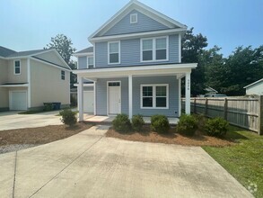 Building Photo - 3 Bed 2.5 Bath Single Family Home