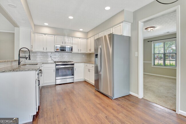 Building Photo - 303 Calgary Dr