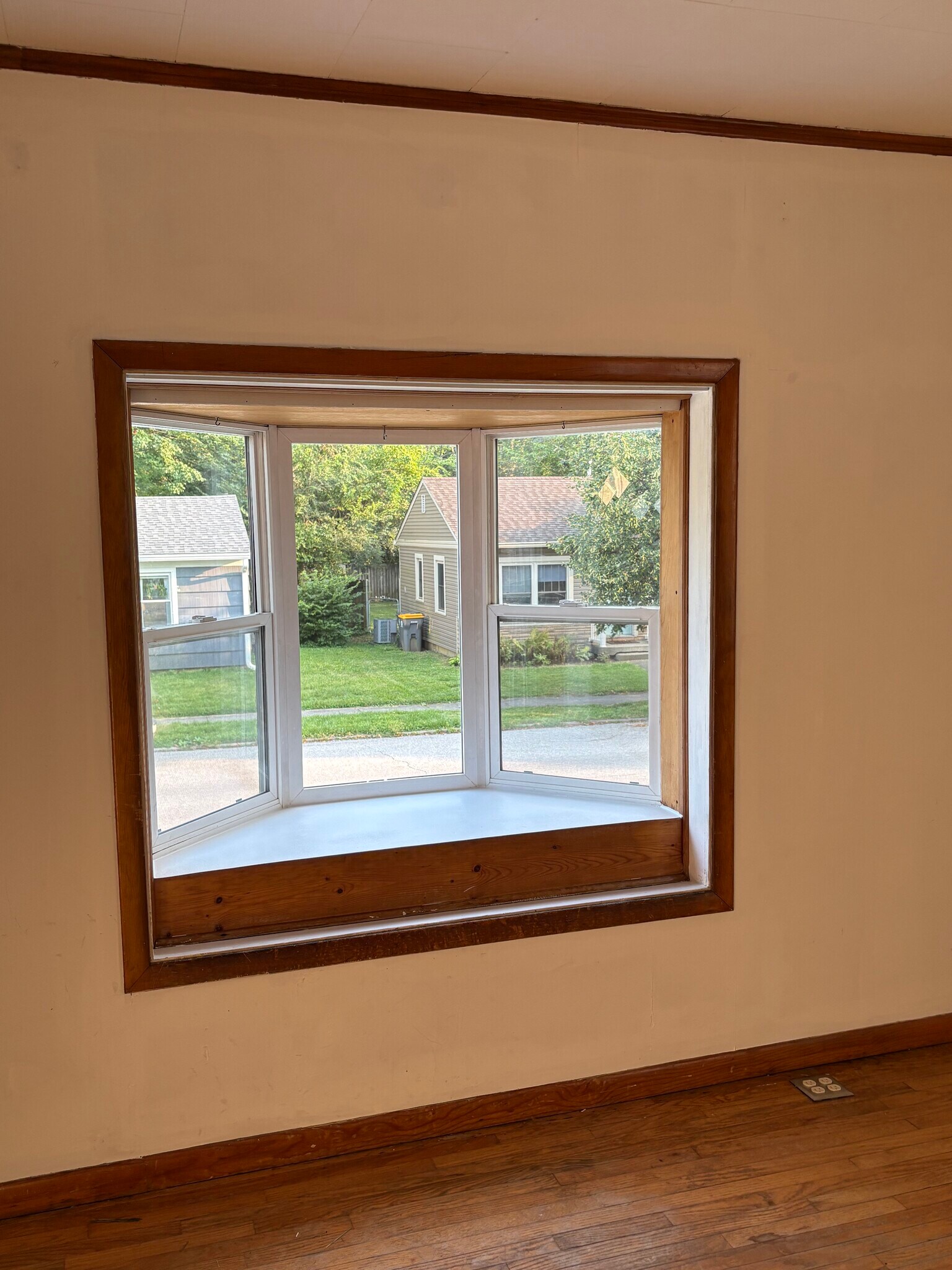 Living room bay window - 215 E Vermilya Ave