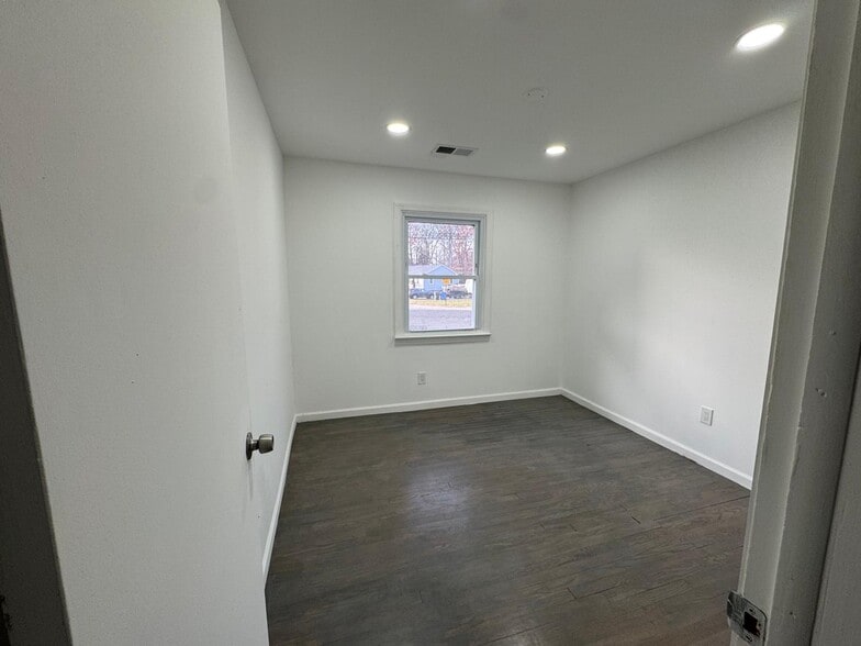 Building Photo - 264 Middlesex Ave