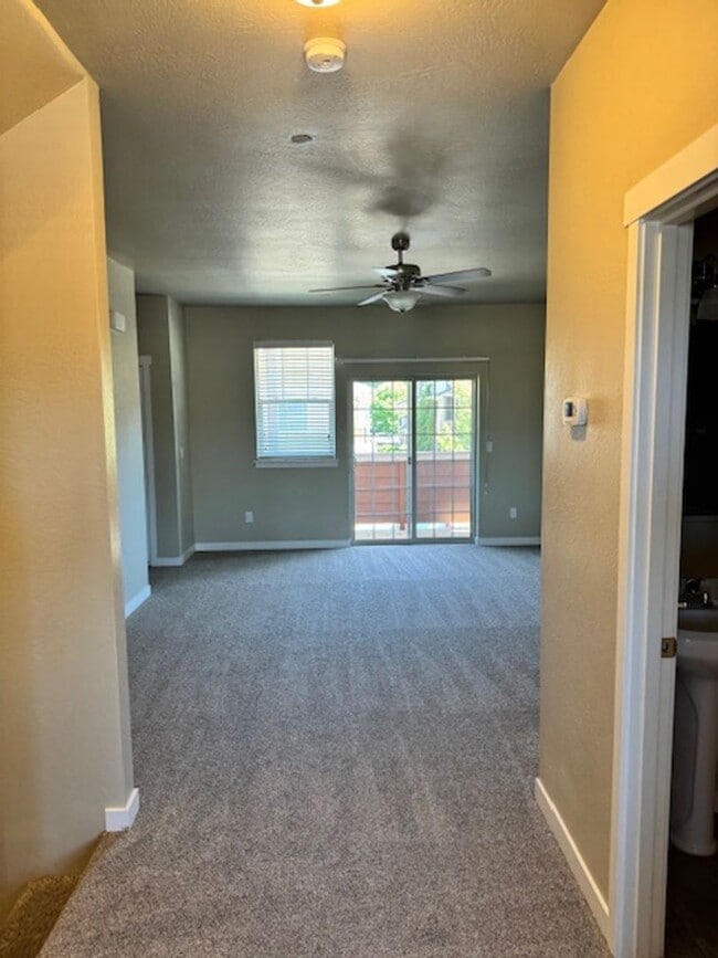 Building Photo - 3 LEVEL CONDO W/ UPGRADES, GARAGE/ FENCED ...