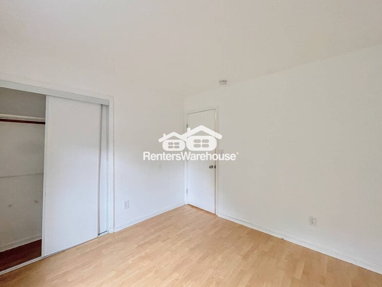 Building Photo - 1760 Pathfinder Dr