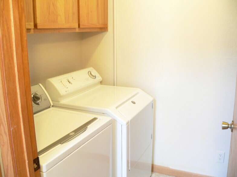 Laundry - 1808 Tramway Terrace Loop NE