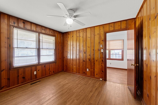 Building Photo - 1457 Columbia Hwy N