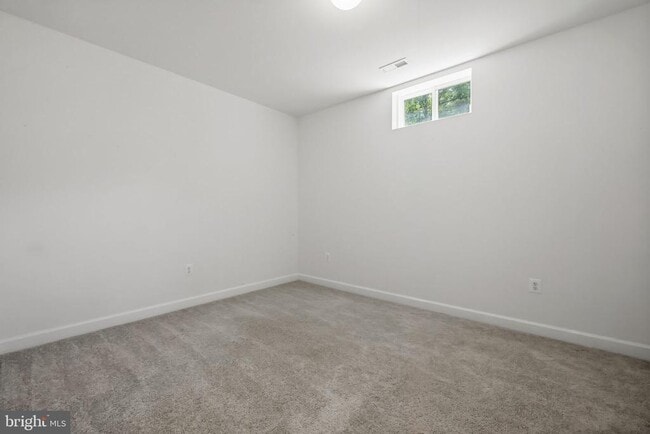 Building Photo - 301 Kingdom Dr
