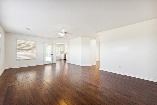 Building Photo - 15721 Ecorio Dr