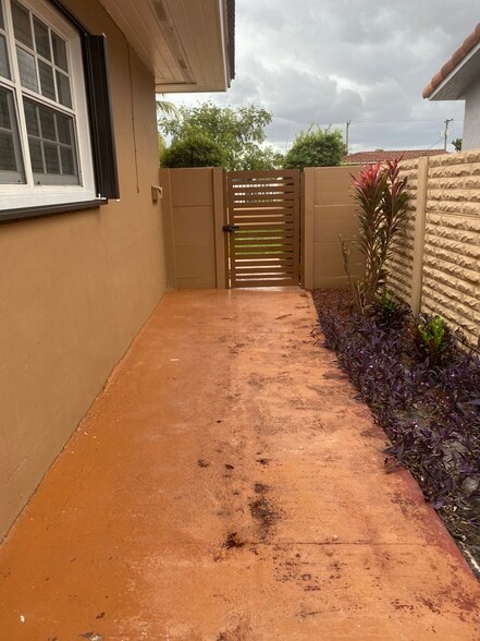 Building Photo - 201 W 50th St