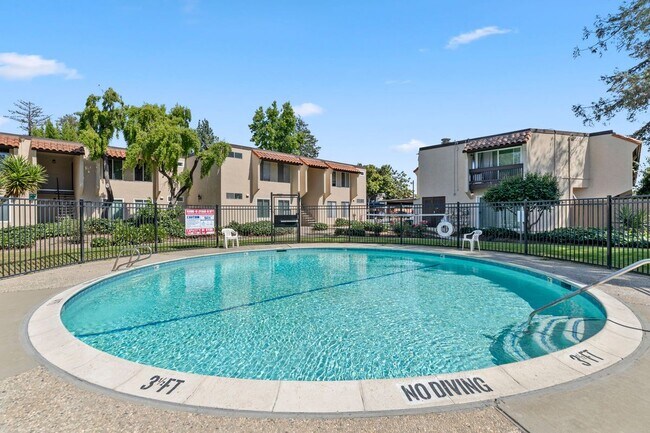 Building Photo - 975 Murrieta Blvd