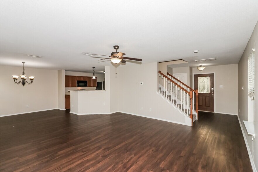 Building Photo - 16406 Chandler Ridge Ln
