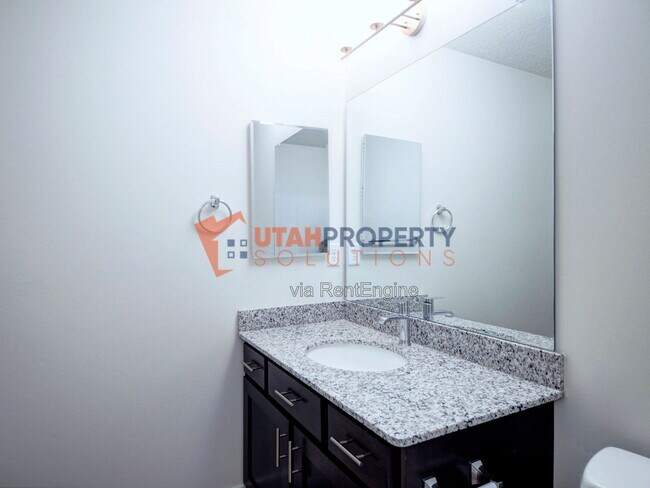 Building Photo - 1008 W 430 S