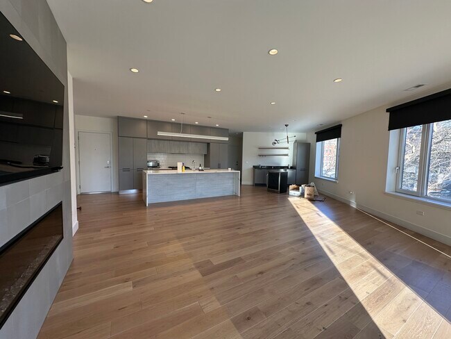 Building Photo - 550 N Ogden Ave