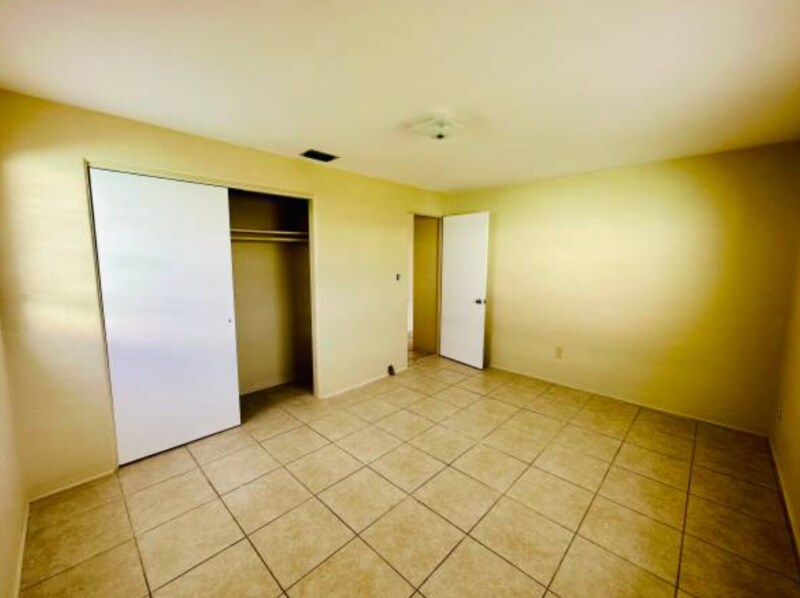 Building Photo - 21 Rivershore Dr