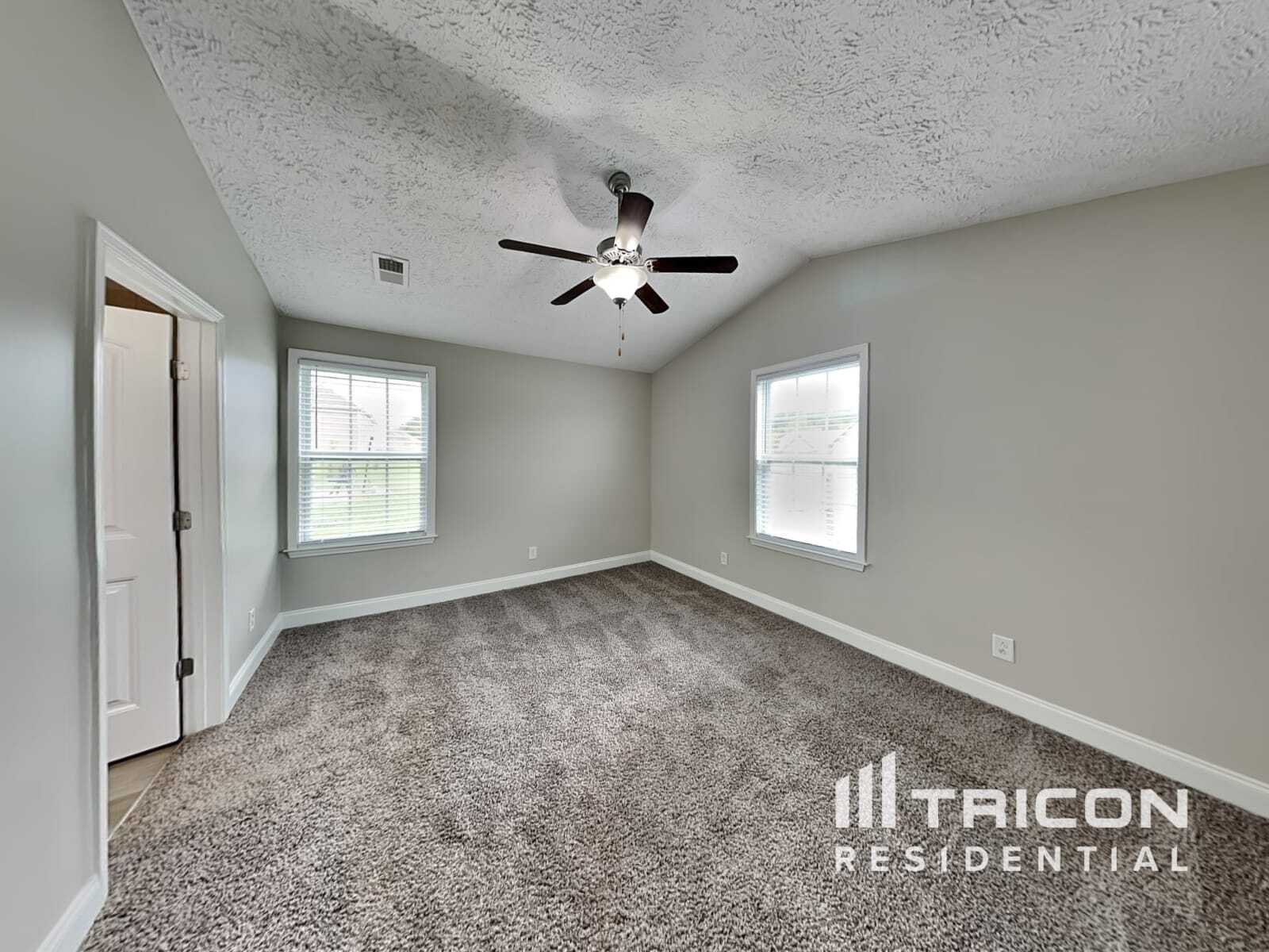 Building Photo - 426 Golf Club Ln