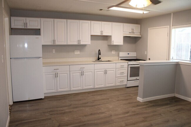 Building Photo - Two Bedroom plus BONUS Room in Pittsburg Single Story Four-plex- OPTIONAL DETACHED GARAGE AVAILABLE!