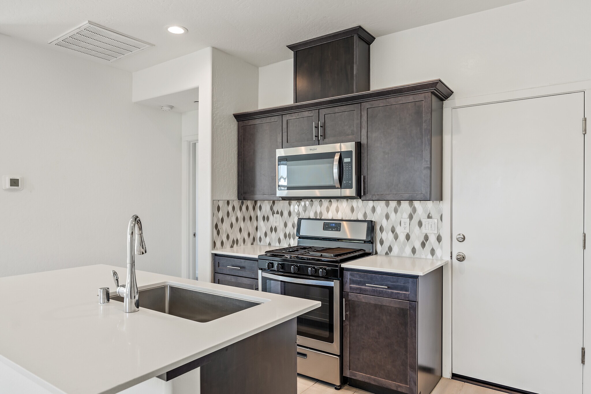 Building Photo - 821 Amanecer Ave