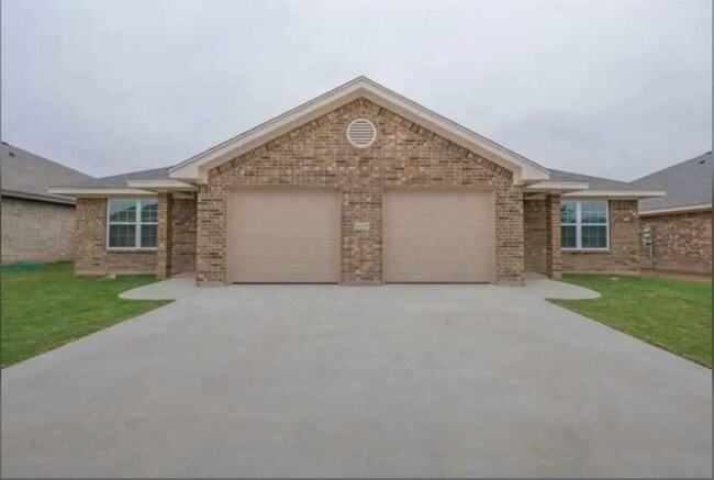 Primary Photo - 613 Lost Trl