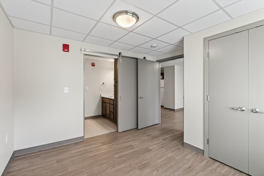 Building Photo - 300 E Bridge St