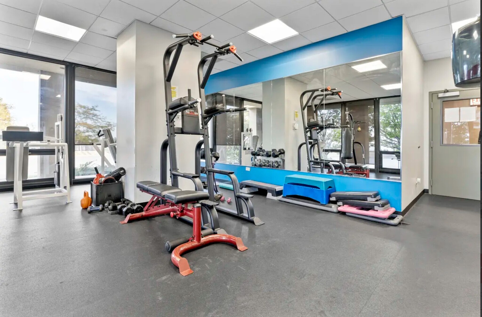 Building Photo - 6700 S South Shore Dr