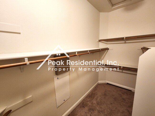 Building Photo - Spacious Folsom 4bd/3ba Home With 3 Car Garage!