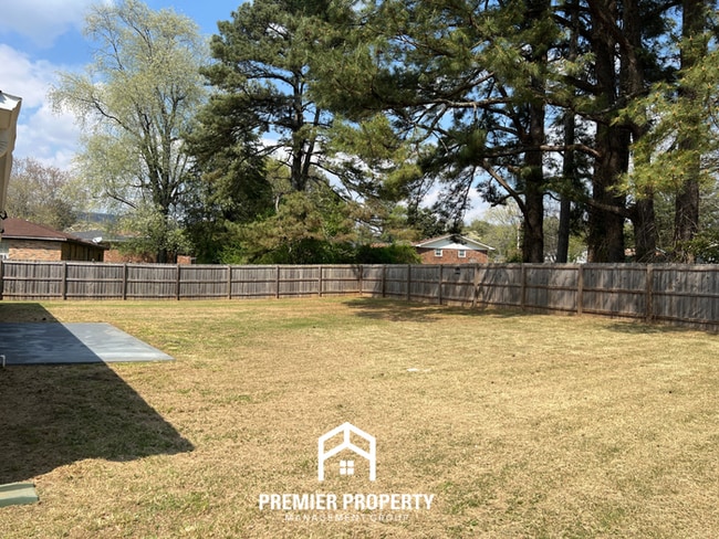 Building Photo - Charming 3BR/2BA Home in Huntsville | Hardwood Floors, Fireplace & 2-Car Garage