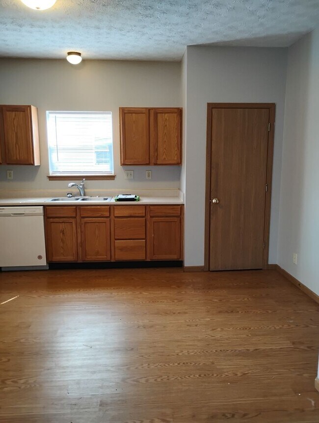 Building Photo - 3396 Edison Dr