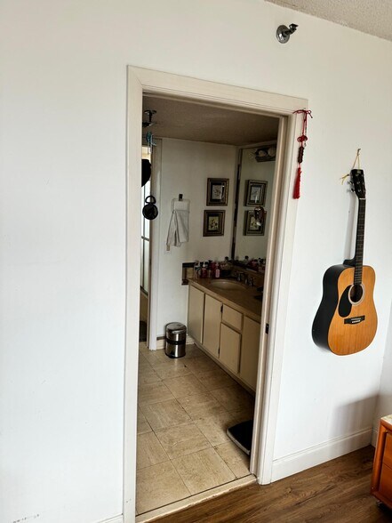 Building Photo - 9300 Bay Harbor Ter