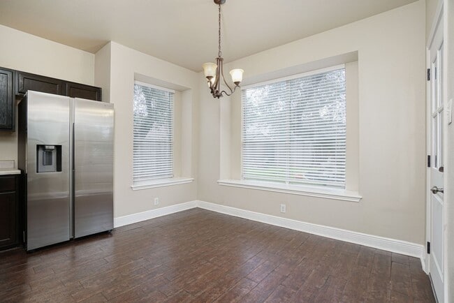 Building Photo - Encino Mesa move in