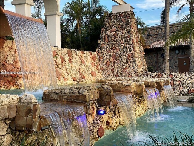 Building Photo - 18051 Biscayne Blvd